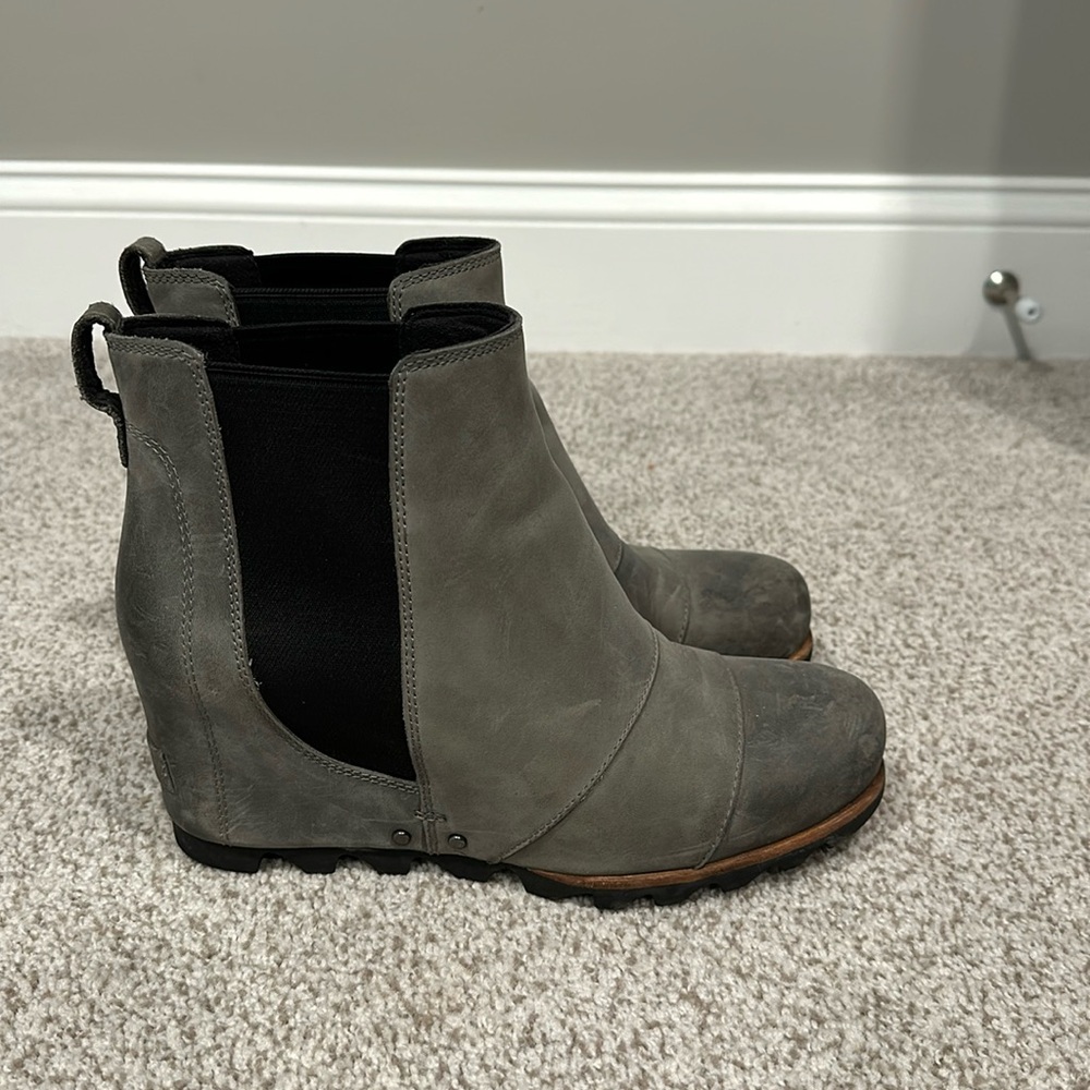 Sorel Lea Wedge Boot In Gray. Size 9. Minimal Wea… - image 1